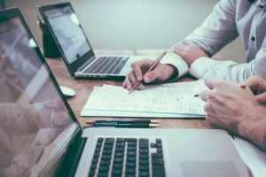 Texte alternatif : "Hébergement web sécurisé WordPress avec Full Site Editing (FSE) pour une personnalisation complète du site.
