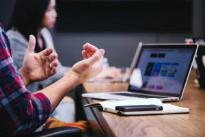 Serveur d’hébergement sécurisé protégeant un site WordPress contre le piratage et les redirections malveillantes.